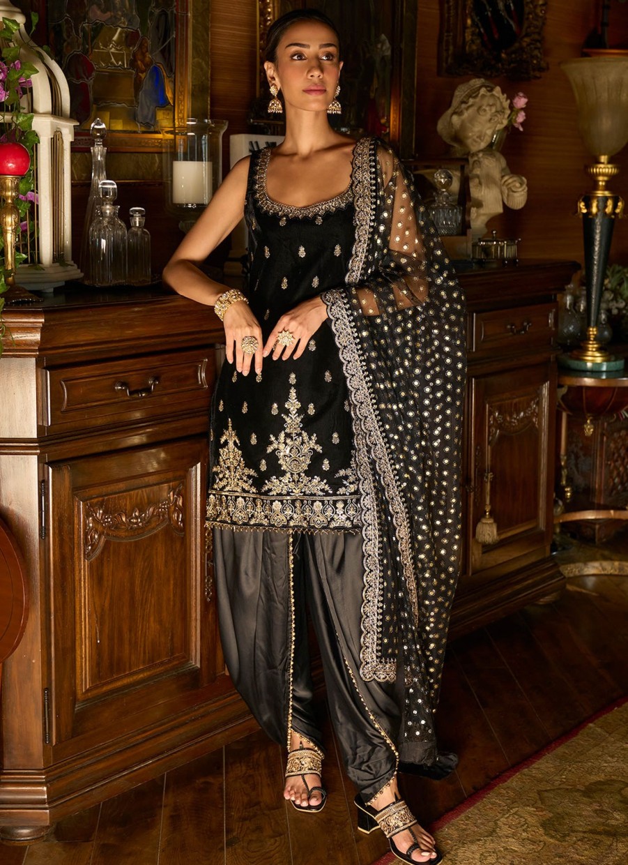 Women Lashkaraa | Black Embroidered Velvet Punjabi Suit