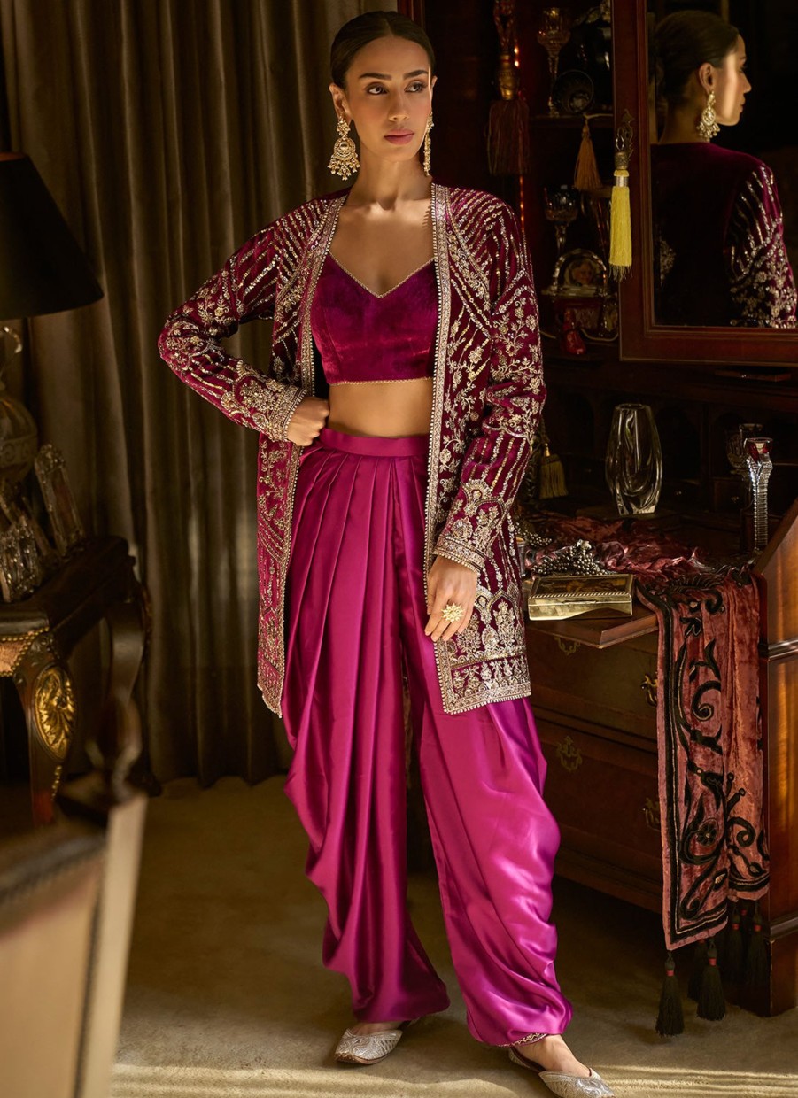 Women Lashkaraa | Magenta Embroidered Velvet Suit With Jacket